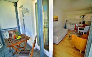 Küche/Küchenzeile in der Unterkunft Ferienwohnung Binzer Strandgut im Haus Jahreszeiten Binz