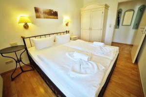 Ein Bett oder Betten in einem Zimmer der Unterkunft Ferienwohnung Binzer Strandgut im Haus Jahreszeiten Binz