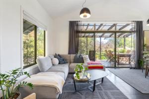 Mike's - A Luxurious Cabin Surrounded By Nature的休息区