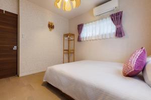 Katil atau katil-katil dalam bilik di Tsutsuji house