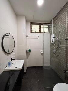 Ένα μπάνιο στο Mount Austin #Palazio C2 Luxury-Style 2Pax