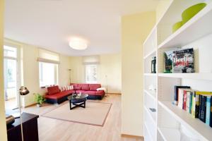 Библиотека в апартаментах/квартире