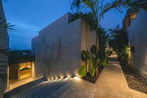 ein Haus mit Lichtern an der Seite eines Gebäudes in der Unterkunft SIVANA, Hotel Boutique with ocean or garden views - Adults only in Uluwatu