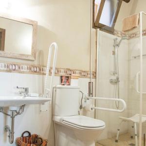 a bathroom with a toilet and a sink and a shower at La Posada de Berge in Berge +25 photos