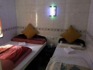 Un pat sau paturi într-o cameră la Philippine Hostel