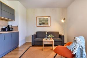 Χώρος καθιστικού στο Ferienwohnung Kranich 26 im Wreecher Idyll Rügen by ruyastay