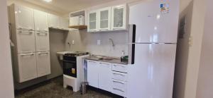 Køkken eller tekøkken på Apartamento completo com vista sensacinal na praia de Fortaleza