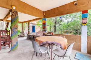 a patio with a table and chairs on a porch at Casa Ecológica in Tepoztlán
