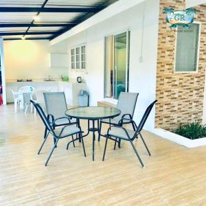 Fotografie z fotogalerie ubytování Baan Golden Resort & Residences v destinaci Sam Roi Yot