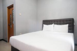 Postel nebo postele na pokoji v ubytování Al Abror Homestay Mandala Krida Mitra RedDoorz
