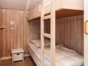 Postel nebo postele na pokoji v ubytování Holiday home Ansager XLI