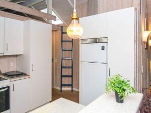 Kuchyň nebo kuchyňský kout v ubytování Holiday home Ansager XLI