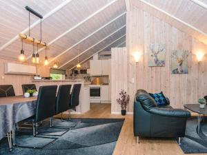 Kuchyň nebo kuchyňský kout v ubytování Holiday home Ansager XLI