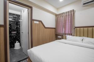 Postel nebo postele na pokoji v ubytování Hotel PRM Aruna Archadia