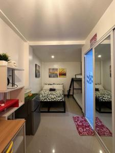 Rúm í herbergi á Tacloban EVMC Gdex Transient House