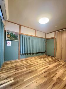 Gambar di galeri bagi 古民家　鈴乃家～SUZUNOYA　８名まで滞在可　船橋駅の隠れ宿 di Funabashi