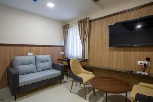 TV a/nebo společenská místnost v ubytování Hotel PRM Aruna Archadia