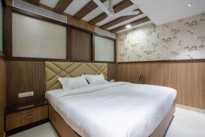 Postel nebo postele na pokoji v ubytování Hotel PRM Aruna Archadia