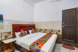 Krevet ili kreveti u jedinici u okviru objekta FabExpress Shree Siya Raman - 500m from Shri Ram Janam Bhumi
