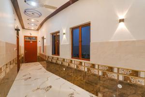 Restoran ili drugo mesto za obedovanje u objektu FabExpress Shree Siya Raman - 500m from Shri Ram Janam Bhumi