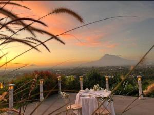 Pemandangan gunung umum atau pemandangan gunung yang diambil dari resort