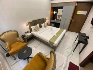 Sukhmantra Resort & Spa - Candolim Goa客房内的一张或多张床位
