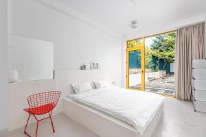Un pat sau paturi într-o cameră la Villa Tabori Hill - Modern 7BR Villa near Old Tbilisi +83 fotografii