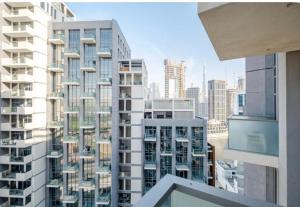 Vista generica su Dubai o vista sulla città dall'interno dell'appartamento
