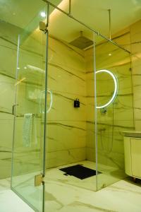 Un baño de Hotel Adsan Heights
