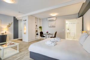 Postel nebo postele na pokoji v ubytování First Euroflat Hotel + 37 fotografií