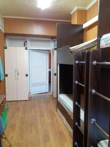 Μία ή περισσότερες κουκέτες σε δωμάτιο στο Хостел