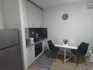 Köök või kööginurk majutusasutuses Una Studio Apartman