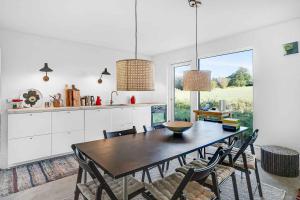 Η κουζίνα ή μικρή κουζίνα στο Cozy Cottage In Vejby, 900 M To The Beach +15 φωτογραφίες