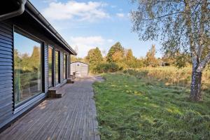 Κήπος έξω από το Cozy Cottage In Vejby, 900 M To The Beach