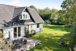 Zahrada ubytování Summerhouse With Both Island Charm And Sea View