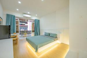 TV a/nebo společenská místnost v ubytování Q Hotel & Apartment Da Nang
