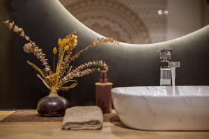 Fotografie z fotogalerie ubytování Appartement avec piscine intérieure et Spa dans Rouen v destinaci Rouen + 16 fotografií