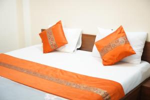 Postel nebo postele na pokoji v ubytování Kashi Paradise Stay by visitkashi