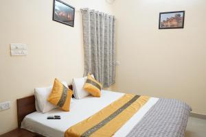 Postel nebo postele na pokoji v ubytování Kashi Paradise Stay by visitkashi