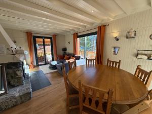 Posezení v ubytování Chalet avec Spa Magnifique vue