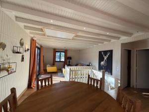 Posezení v ubytování Chalet avec Spa Magnifique vue