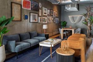 Istumisnurk majutusasutuses The LOOM Hotel, Tapestry Collection by Hilton
