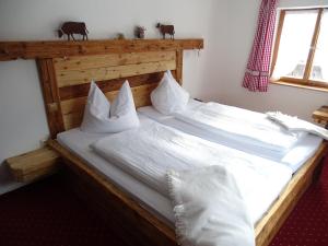 Ein Bett oder Betten in einem Zimmer der Unterkunft Haus Mitterstang