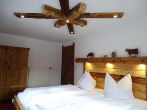 Ein Bett oder Betten in einem Zimmer der Unterkunft Haus Mitterstang