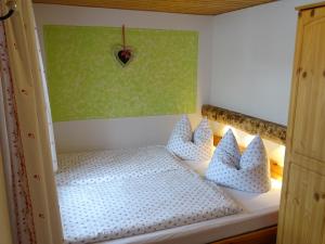 Ein Bett oder Betten in einem Zimmer der Unterkunft Haus Mitterstang