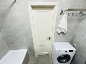 Ένα μπάνιο στο Восточный парк, жилой комплекс +23 φωτογραφίες