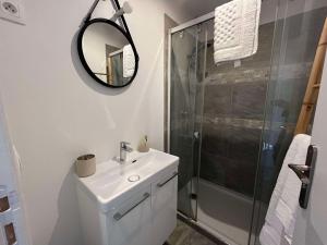 Ένα μπάνιο στο Duplex urbain spacieux à Compiègne