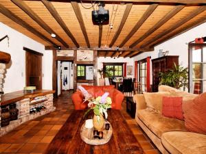 Posezení v ubytování Villa met zwembad rust en ruimte + 31 fotografií