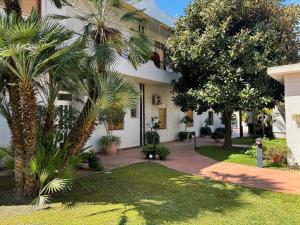 A garden outside Hotel Redebora