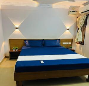 Postel nebo postele na pokoji v ubytování Nest Budget Inn